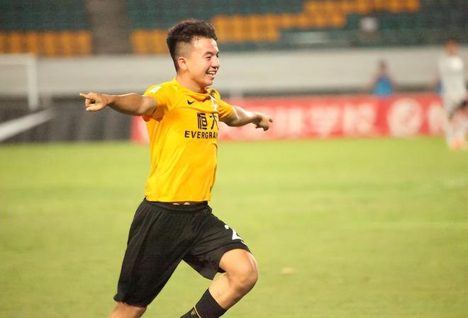 陜西三連勝，提前鎖定沖超名額，戴帽前鋒領(lǐng)隊奪冠！