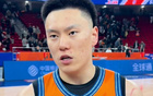 賽后大勝山東！盧偉滿意，血布暖心簽名，冰敷雙膝。