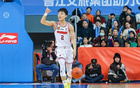 徐杰狀態(tài)不佳，得5分6板，失誤3次。