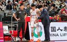 山東男籃戰(zhàn)廣州，三連勝在望，爭(zhēng)四有喜，邱彪勿仿杜鋒。