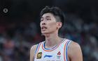 鄒陽全力出戰(zhàn)，48分鐘14次出手得25分5板3斷2帽，三分球5中。