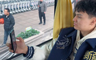 新疆男籃歸隊(duì)，球迷歡歌接機(jī)，伊福錄播，李炎哲鼓掌。