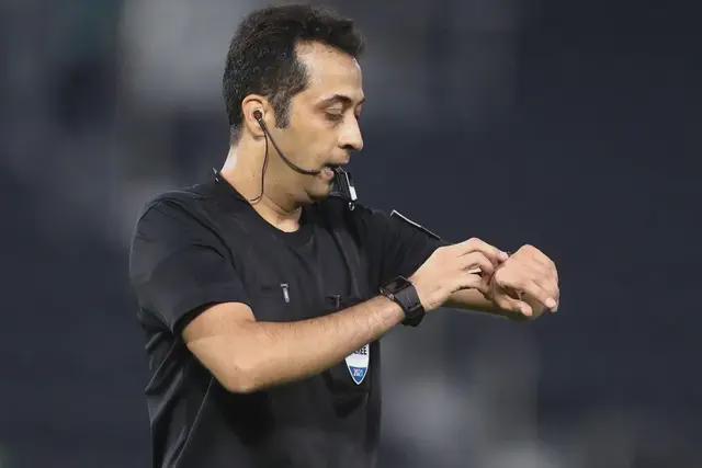 國足VS澳洲，39歲名哨曾罰中超2人，6.7萬人觀戰(zhàn)。