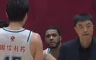 浙江勝青島，裁判搶鏡，楊瀚森六犯兩分，球迷不滿。