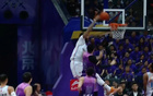 NBA頂級隔扣！克里斯快攻接球，霸王張弓砸扣沈梓捷！