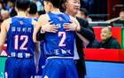 劉維偉領隊，青島勝浙江，全隊潑水慶祝！