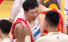 陳盈駿7連勝終結(jié)，表情嚴(yán)肅；周琦賽后與對手笑談。